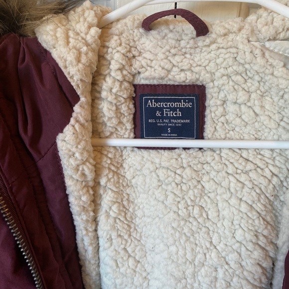 Abercrombie & Fitch Sherpa Lined Puffy Coat - Picture 2 of 4